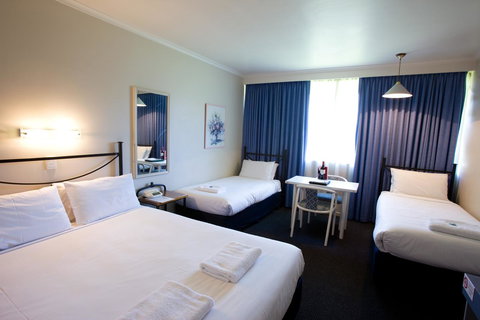 The Commodore - New Castle Holiday 26