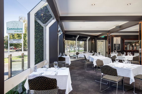 The Commodore - New Castle Holiday 2