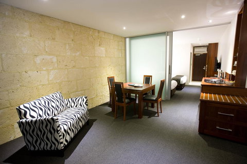 The Commodore - New Castle Holiday 12