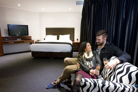 The Commodore - New Castle Holiday 37