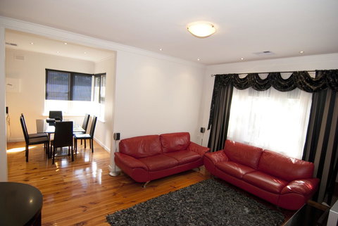 The Commodore - New Castle Holiday 15