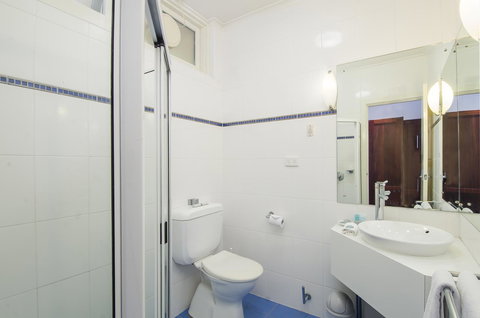 The Commodore - New Castle Holiday 40