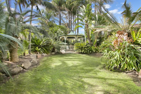 The Palms - New Castle Holiday 8