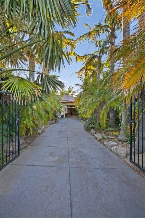 The Palms - New Castle Holiday 6