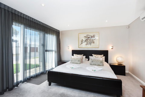 Esplanade Escape - New Castle Holiday 25