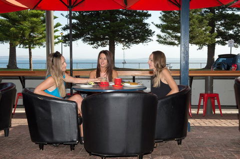 Grand Tasman Hotel - New Castle Holiday 14