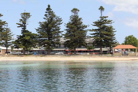 Grand Tasman Hotel - New Castle Holiday 34