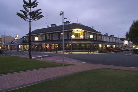 Grand Tasman Hotel - New Castle Holiday 16
