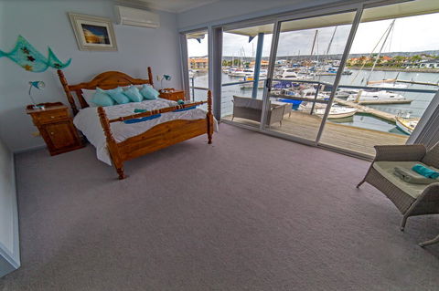 Marina Reflections - New Castle Holiday 13