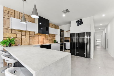 KENNEDY EXECUTIVE TOWNHOUSE - New Castle Holiday 12