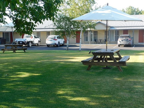 Alexander Cameron Suites - New Castle Holiday 1