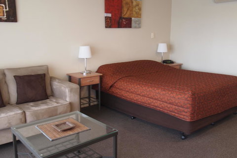 Alexander Cameron Suites - New Castle Holiday 25