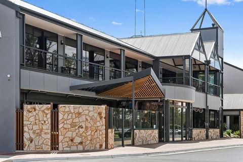 Berri Hotel - New Castle Holiday 6