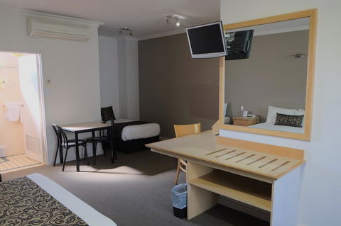 Berri Hotel - New Castle Holiday 24