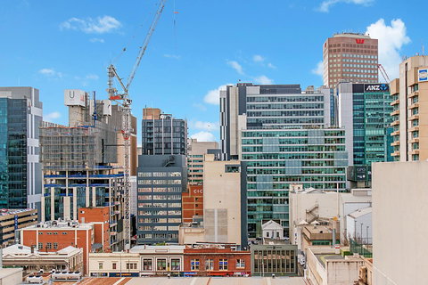 Stylish And Comfortable, Views Over Gouger St! - New Castle Holiday 4