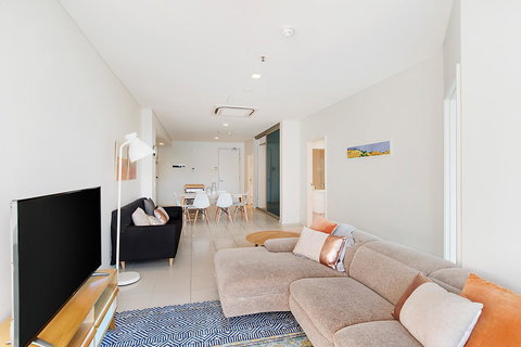 Stylish And Comfortable, Views Over Gouger St! - New Castle Holiday 20