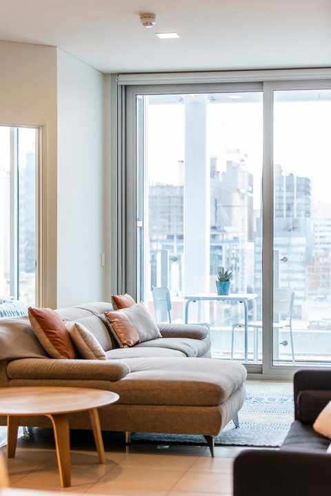 Stylish And Comfortable, Views Over Gouger St! - New Castle Holiday 3