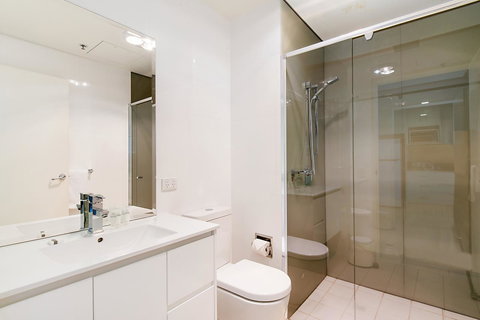 Stylish And Comfortable, Views Over Gouger St! - New Castle Holiday 14