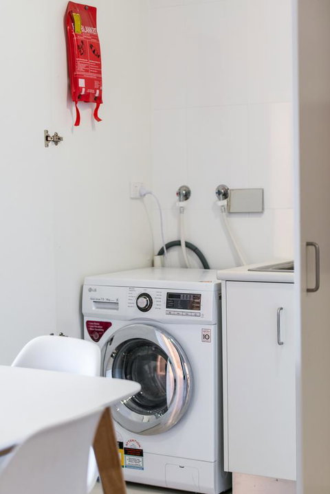 Stylish And Comfortable, Views Over Gouger St! - New Castle Holiday 16