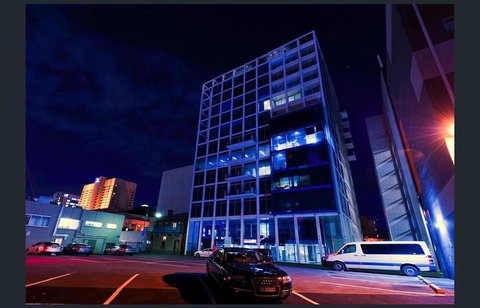 Stylish And Comfortable, Views Over Gouger St! - New Castle Holiday 22