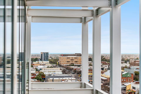 Stylish And Comfortable, Views Over Gouger St! - New Castle Holiday 13