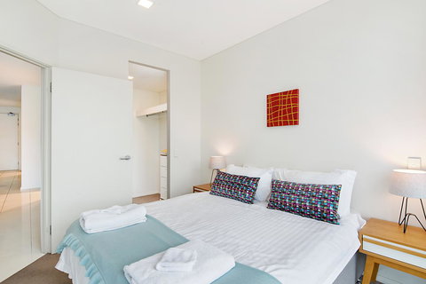 Stylish And Comfortable, Views Over Gouger St! - New Castle Holiday 11