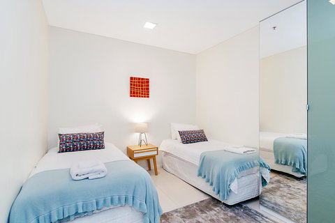 Stylish And Comfortable, Views Over Gouger St! - New Castle Holiday 12