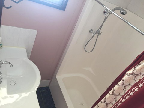 Clare Valley Cabins - New Castle Holiday 19