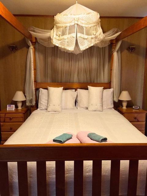 Clare Valley Cabins - New Castle Holiday 2