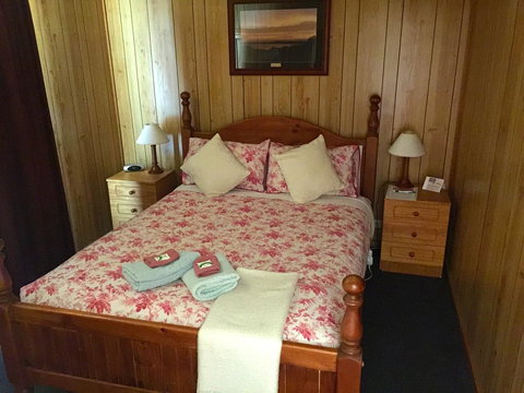 Clare Valley Cabins - New Castle Holiday 6