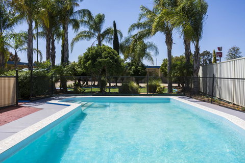 Renmark Motor Inn - New Castle Holiday 1