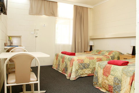 Renmark Motor Inn - New Castle Holiday 18