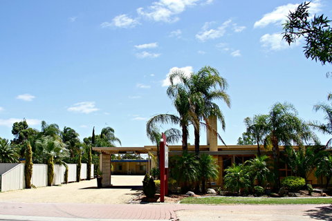 Renmark Motor Inn - New Castle Holiday 12