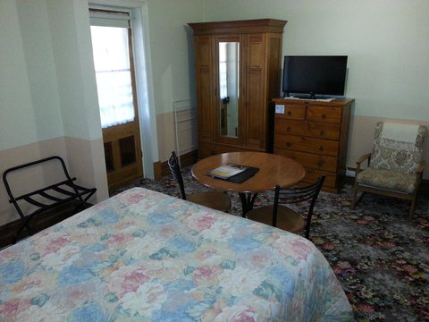 Sonbern Lodge Motel - New Castle Holiday 15