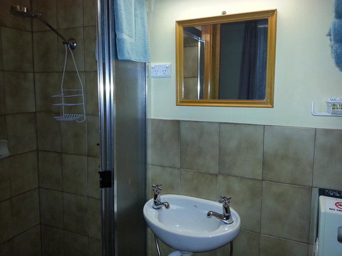 Sonbern Lodge Motel - New Castle Holiday 18