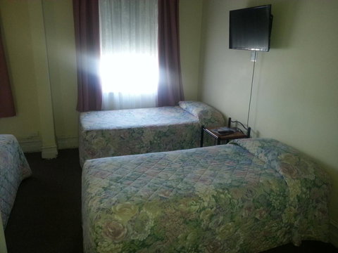 Sonbern Lodge Motel - New Castle Holiday 33