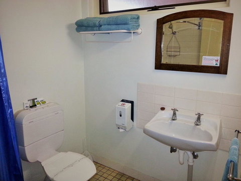 Sonbern Lodge Motel - New Castle Holiday 30