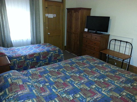 Sonbern Lodge Motel - New Castle Holiday 26