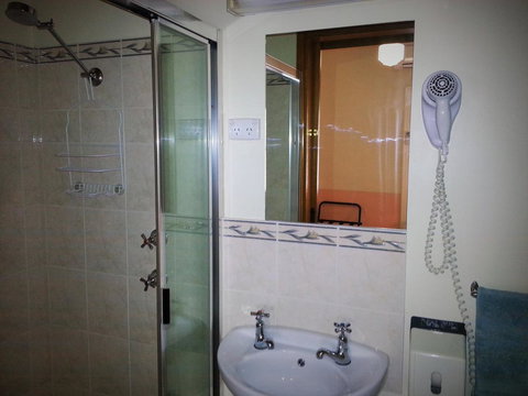 Sonbern Lodge Motel - New Castle Holiday 16