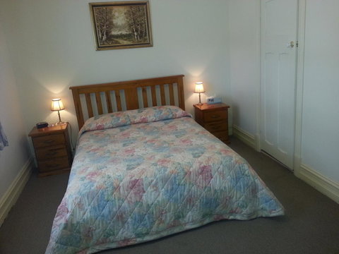 Sonbern Lodge Motel - New Castle Holiday 10