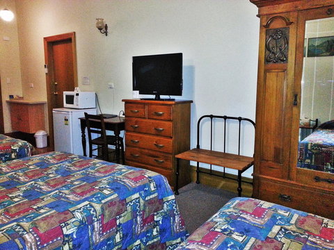 Sonbern Lodge Motel - New Castle Holiday 29