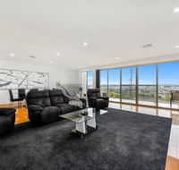 BENGALEE EXECUTIVE TOWNHOUSE- MODERN  STYLISH - New Castle Holiday
