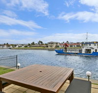 Salt Waterfront Apartment - New Castle Holiday