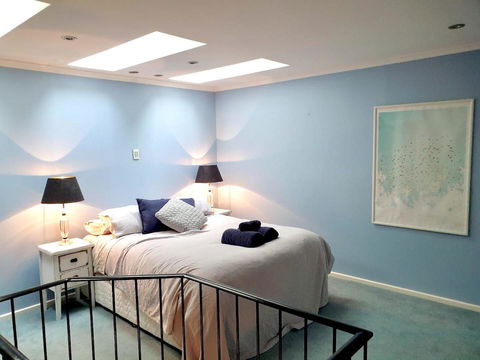 Luxurious 3 Bedroom Beachfront - Panoramic Views - New Castle Holiday 5
