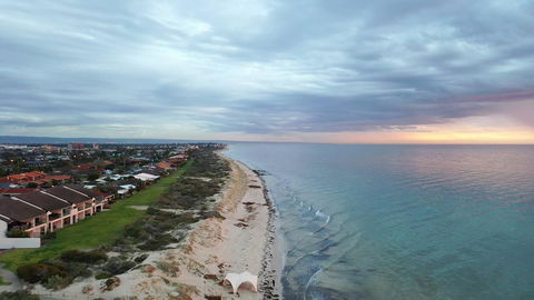 Luxurious 3 Bedroom Beachfront - Panoramic Views - New Castle Holiday 1