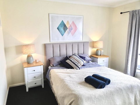 Luxurious 3 Bedroom Beachfront - Panoramic Views - New Castle Holiday 7