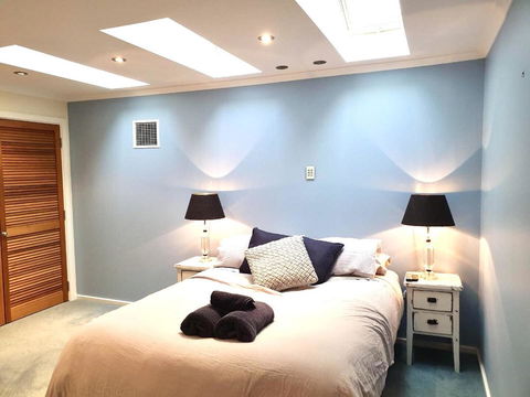 Luxurious 3 Bedroom Beachfront - Panoramic Views - New Castle Holiday 6