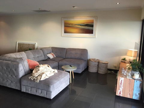 Luxurious 3 Bedroom Beachfront - Panoramic Views - New Castle Holiday 4