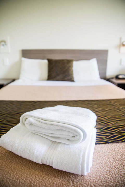 Lilac City Motor Inn & Steakhouse - New Castle Holiday 4