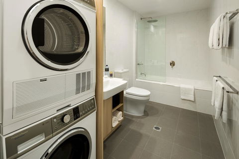 Quest Griffith - New Castle Holiday 5